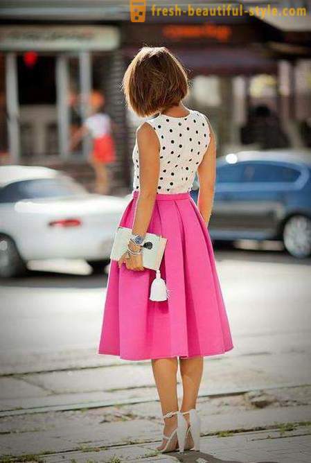 Z toho, čo sa nosí ružové sukne tipy stylistu