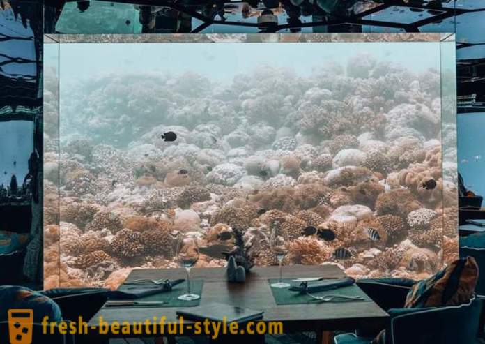 Luxusným podvodná reštaurácia na Maledivách