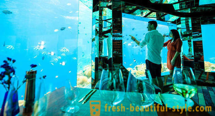 Luxusným podvodná reštaurácia na Maledivách
