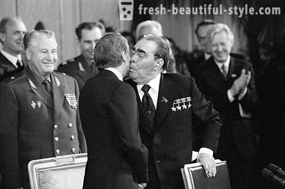 Ako svetoví lídri sa snažil vyhnúť bozkávanie Brežneva