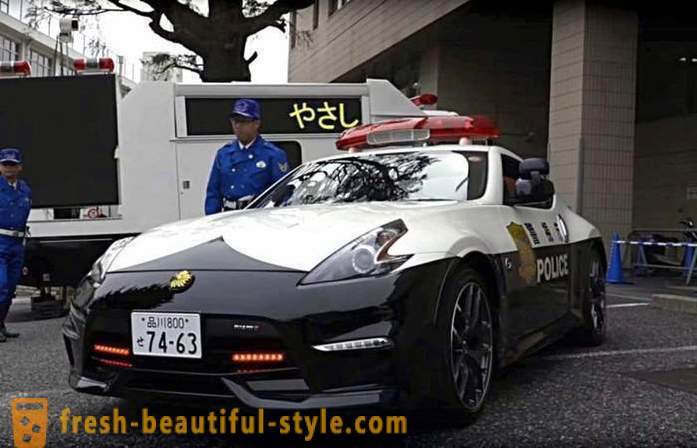 Strmé japonské policajné vozidlá