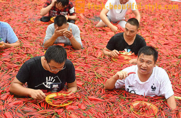 Nie je pre slabé srdce: v Číne, tam bola súťaž-jesť papriky pre rýchlosť