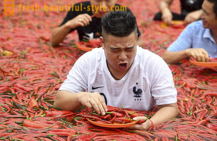 Nie je pre slabé srdce: v Číne, tam bola súťaž-jesť papriky pre rýchlosť