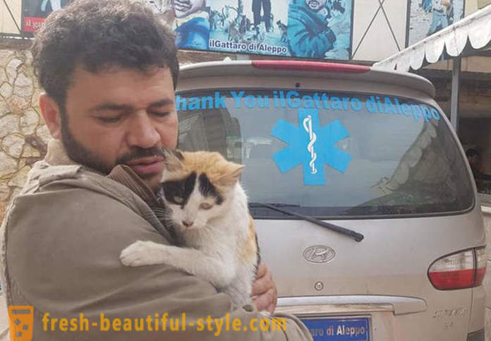 Ten človek zostal vo vojnou zničenom Aleppe sa postarať o opustené zvieratá