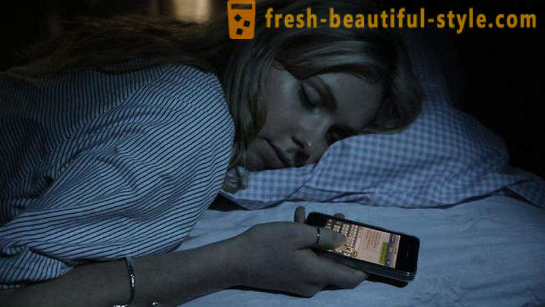 Vedci zistili, dôvody, prečo nemôžete spať s smartphonu