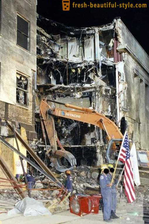 Predchádzajúce, utajený Pentagon zverejnil fotografie z 11. septembra