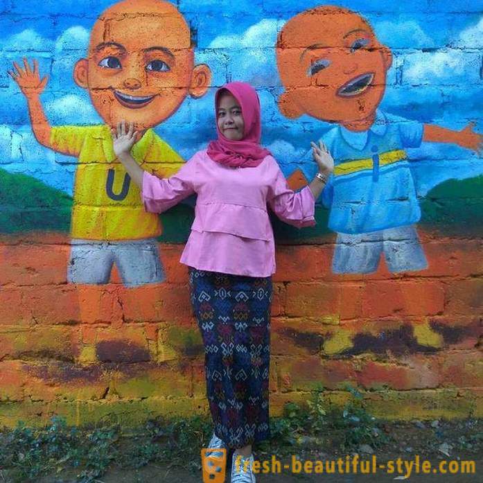 Domy v indonézskej dedine maľované vo všetkých farbách dúhy