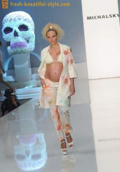 Znesvätiť v zaujímavej pozícii: Irina Shayk a ďalšie tehotná modelka, ktorá odvážne vzal na pódium