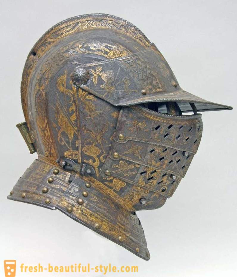 Knightly oblečenie, gladiátorské masky, vojenské prilby a podobne všetkých čias