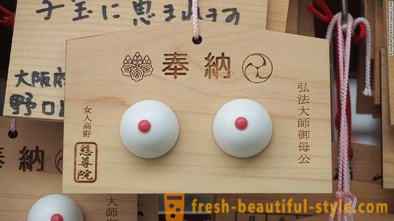 V Japonsku, tam je chrám zasvätený ženského prsníka, a to je v poriadku