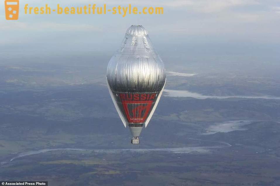 Ruský kňaz Fedor Konyukhov vytvoril svetový rekord na svetové turné v balóne