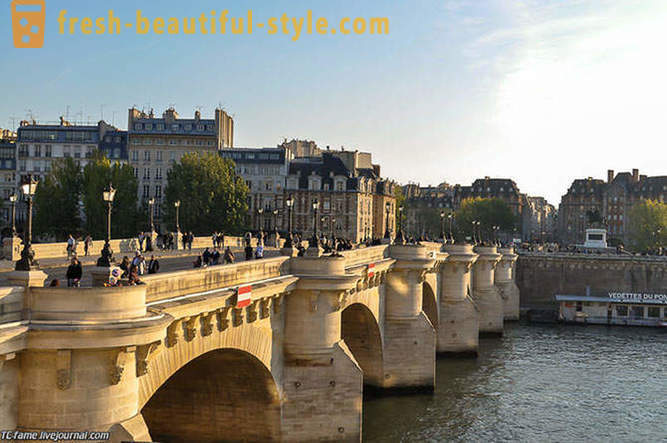Pešo cez mosty Paríža