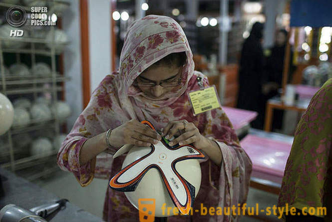 Výroba z úradných 2014 Svetového pohára lôpt v Pakistane