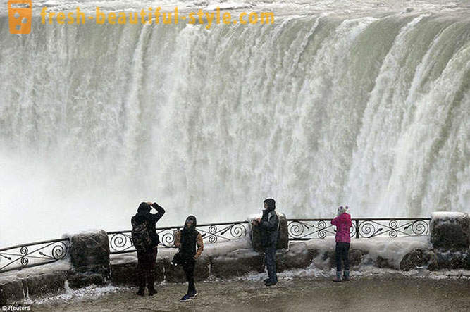10 fascinujúce obraz zmrazených Niagara Falls