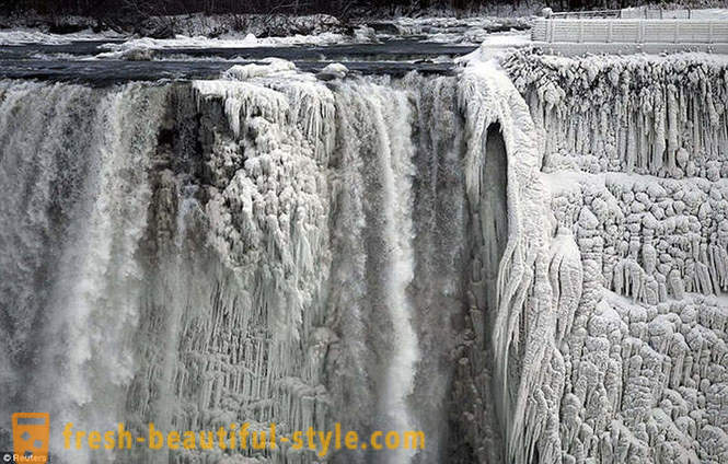 10 fascinujúce obraz zmrazených Niagara Falls