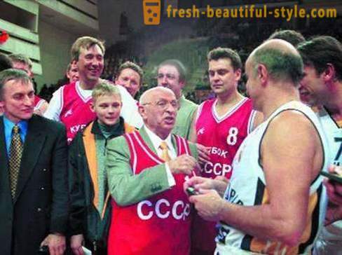 Alexander Gomelsky: trénovať kariéru, vyznamenania, medaily i osobnom živote legendy