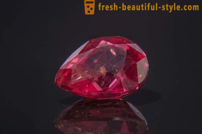 Najdrahšie na svete kameňov: červená diamant, rubín, smaragd. Najvzácnejších drahokamov na svete