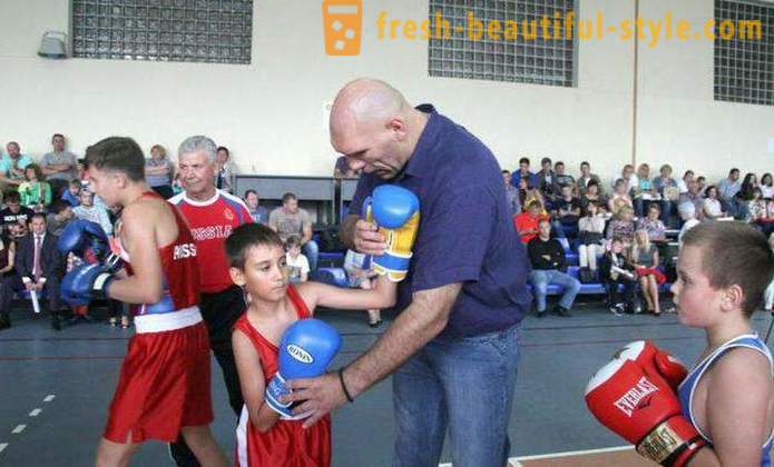 Ruský boxer Nikolaj Valujev: výška a váha, rodina, deti