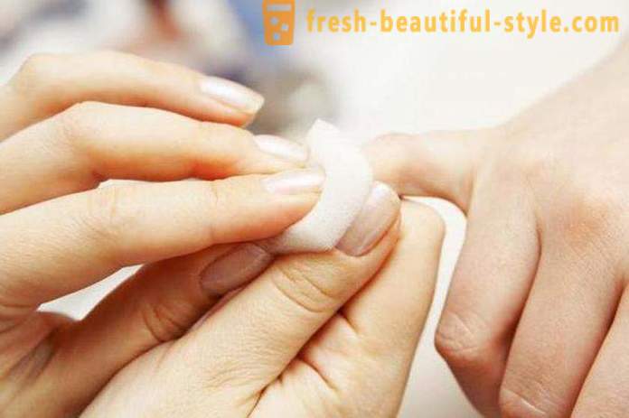 Biele škvrny na nechtoch prstov: príčiny a liečba