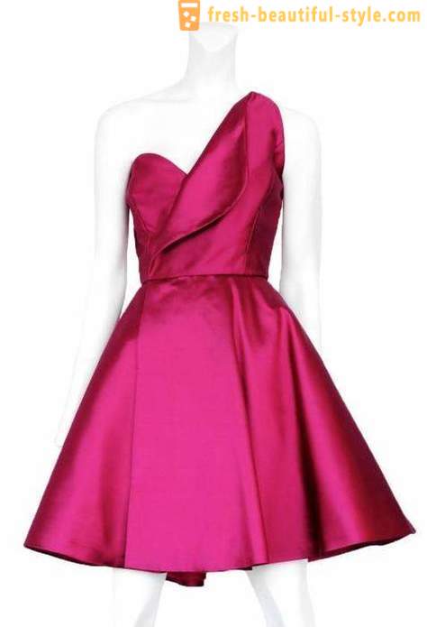 Ružové šaty ako základný prvok šatníka
